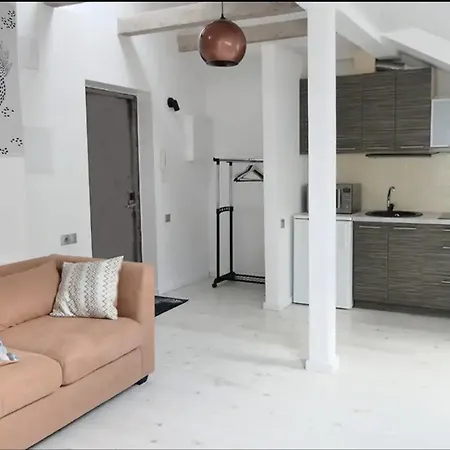 The Henhouse - A Modern Loft In The Very Center Riga Exterior photo