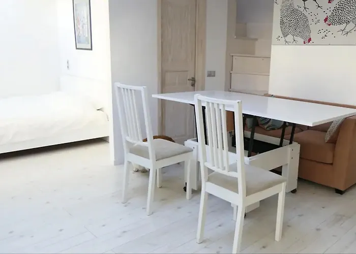 The Henhouse - A Modern Loft In The Very Center